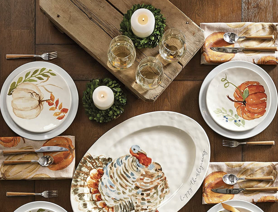 give thanks with autumn leaves Thanksgiving tablescape