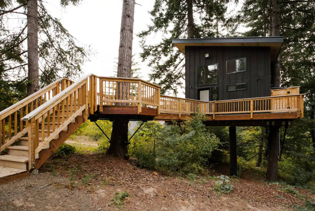 white salmon washington airbnb treehouse rental