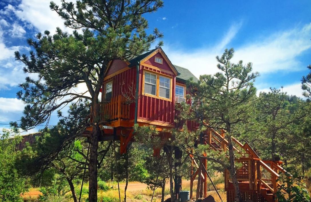 lyons colorado airbnb treehouse rental