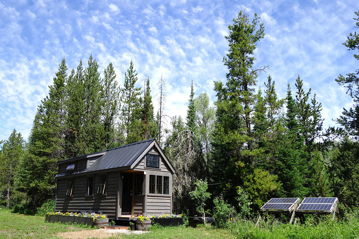 off the grid tiny house cabin in the woods